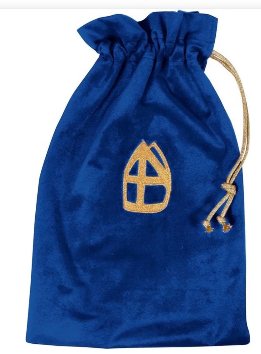 Blauw buideltje met trekkoord en een goudkleurig logo aan de voorkant.