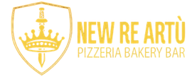 Logo dorato per New Re Artù Pizzeria Bakery Bar con una corona e una spada all'interno di uno scudo sulla sinistra.