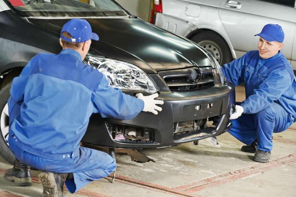 Two mechanic working