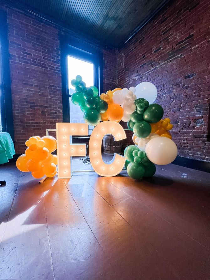 a room with balloons and a sign that says fc