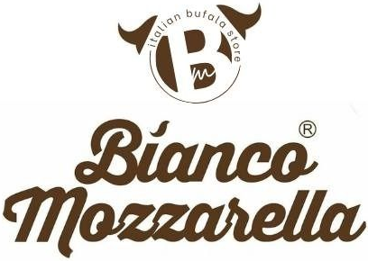 Logo per Bianco Mozzarella: scritta marrone scuro con una testa di bufalo sopra, il testo recita 