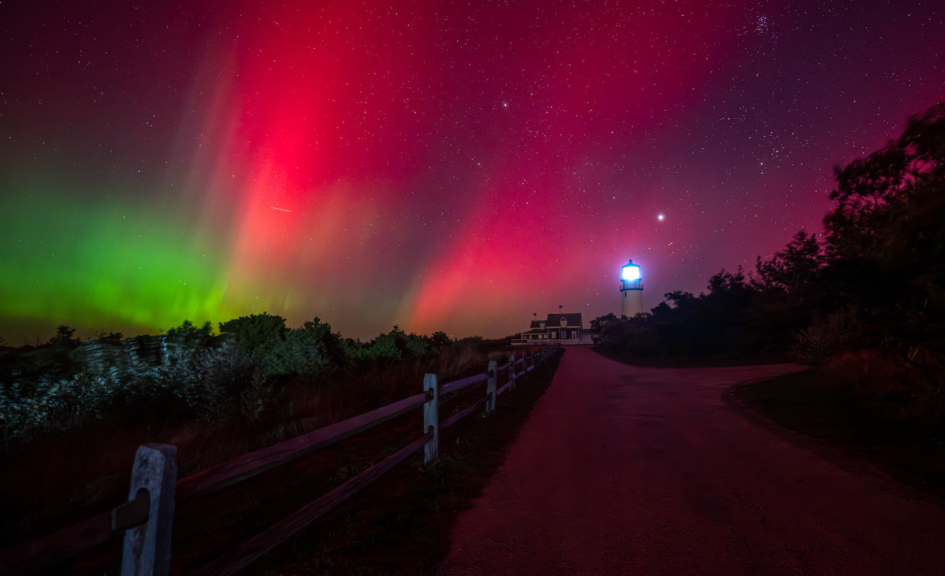 Photographer Allie Richards captures stunning images of the Aurora Borealis over Cape Cod