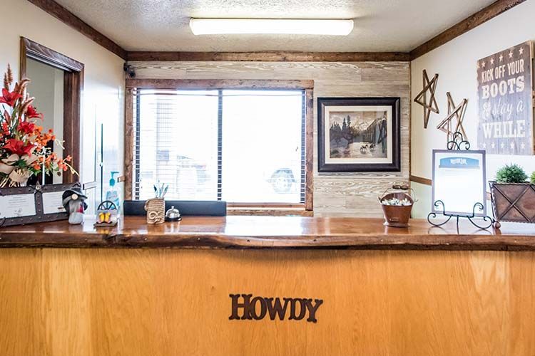 Photo in a rustic frame of a couple posing, next to a jar with a light and barbed wire.