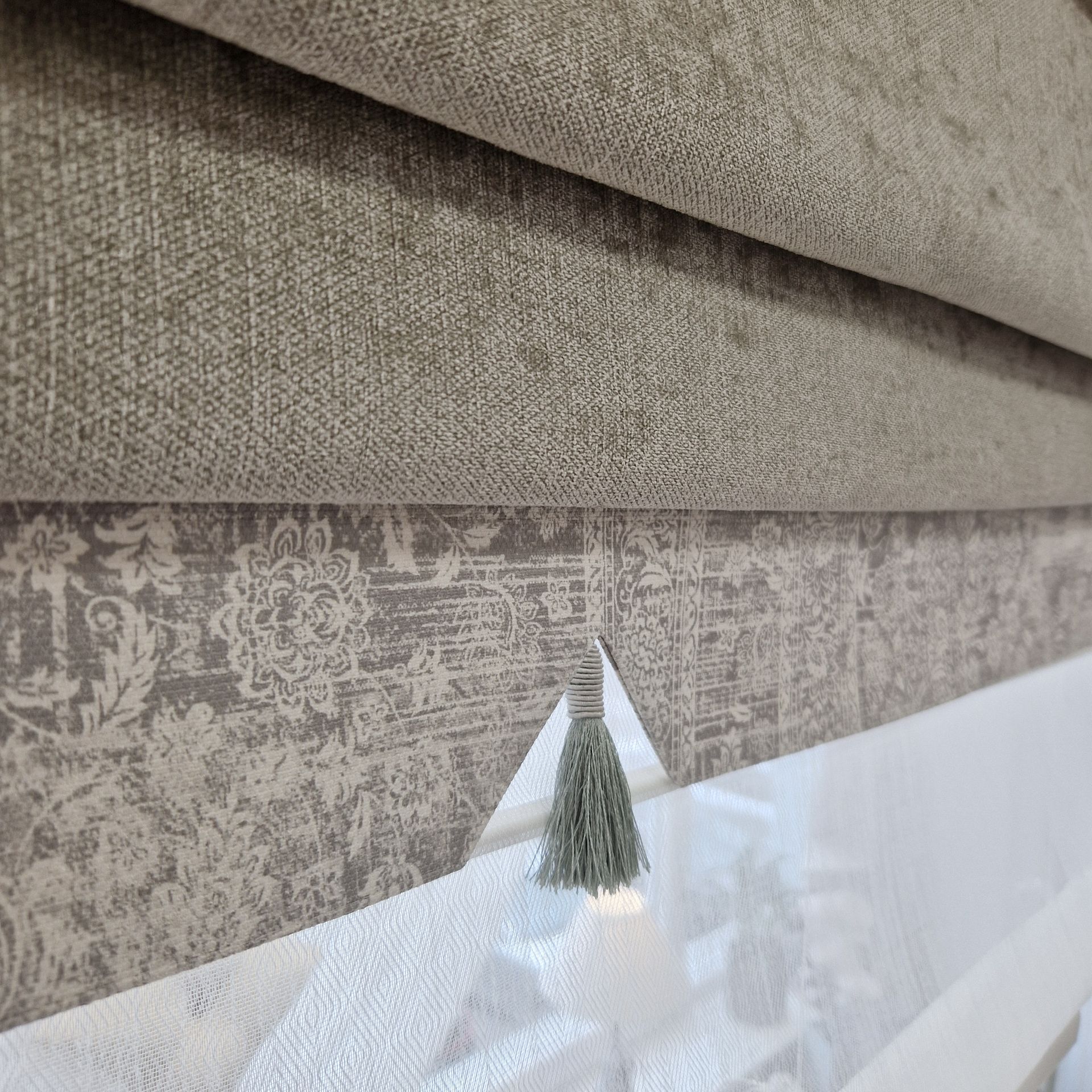 Romanetės ir širmos