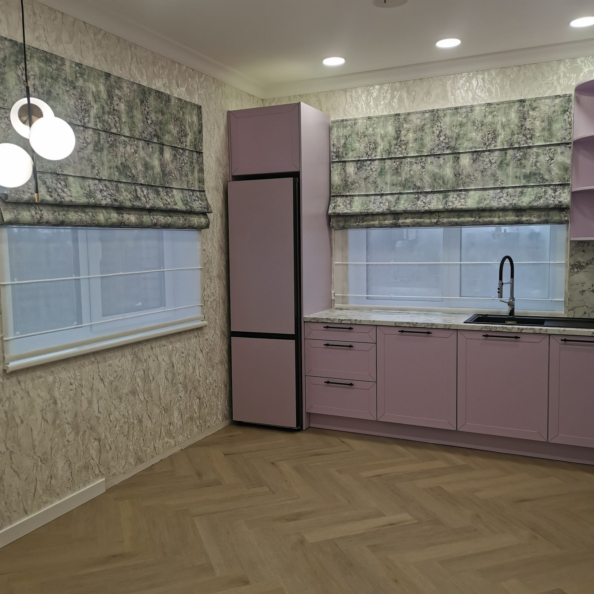 Romanetės ir širmos