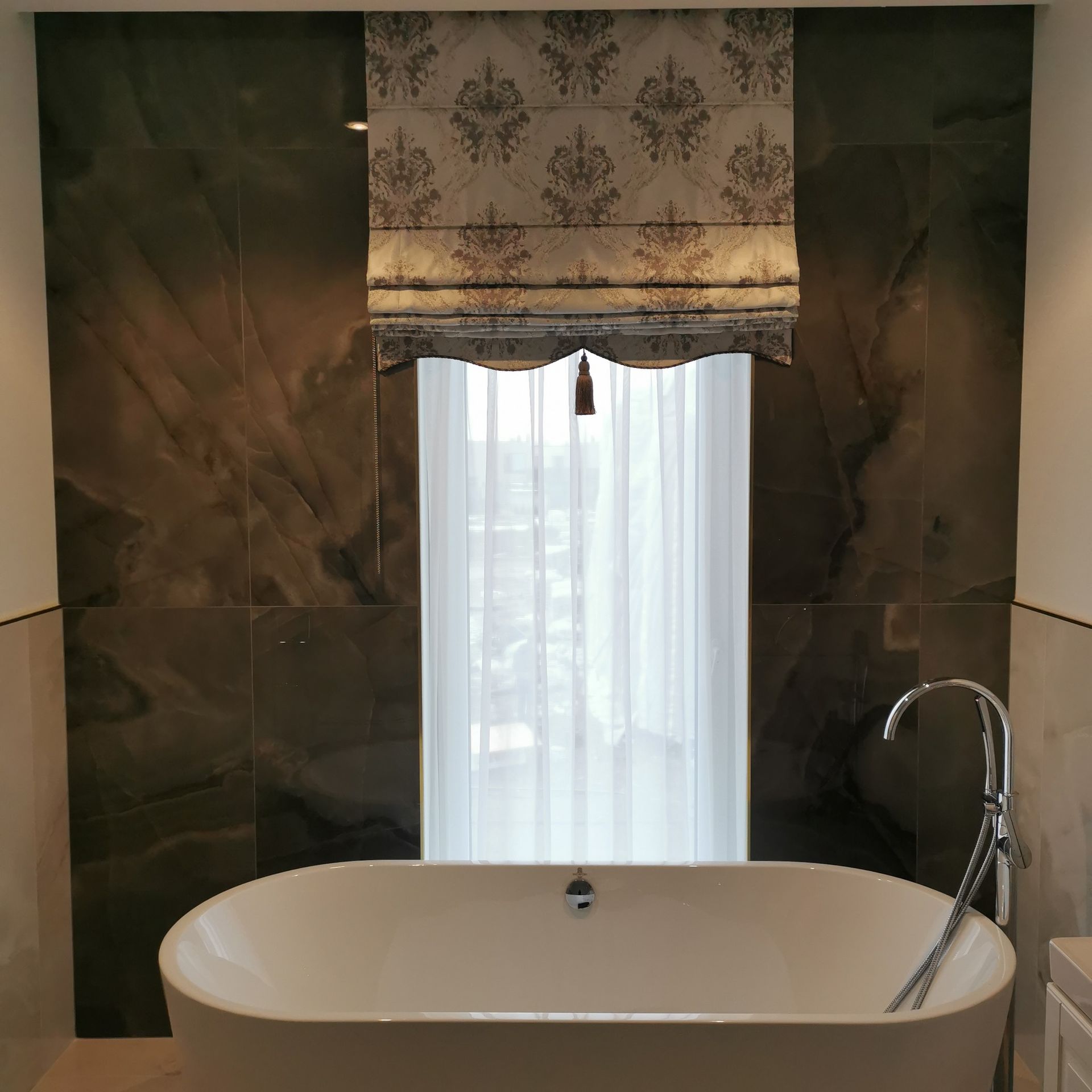 Romanetės ir širmos