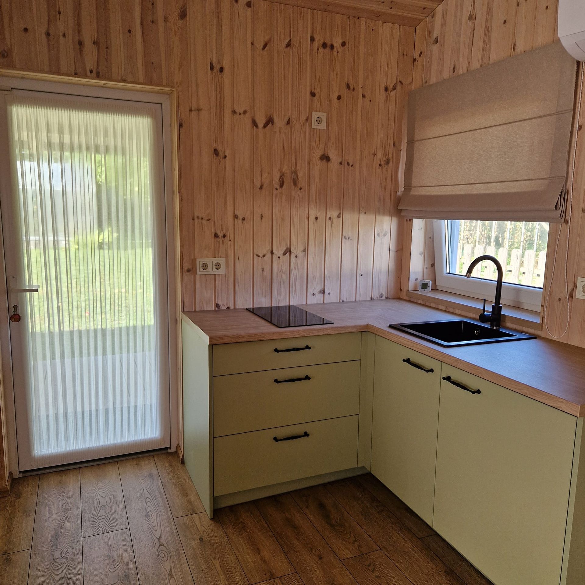 Romanetės ir širmos