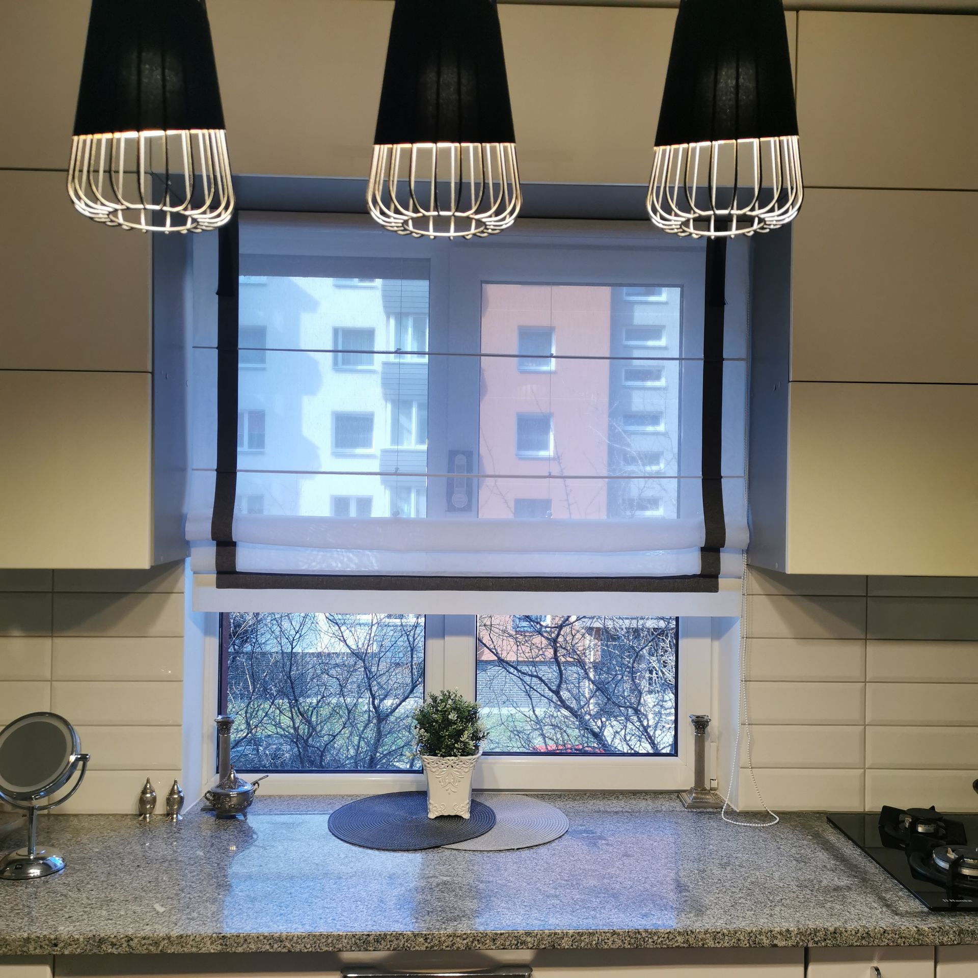 Romanetės ir širmos