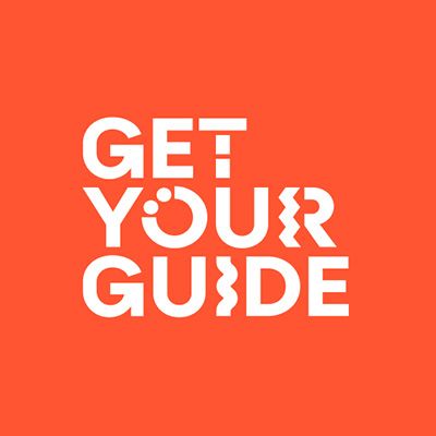 Un logotipo para una empresa llamada consigue tu guía.