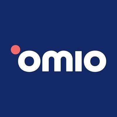 El logo de omio está sobre un fondo azul.