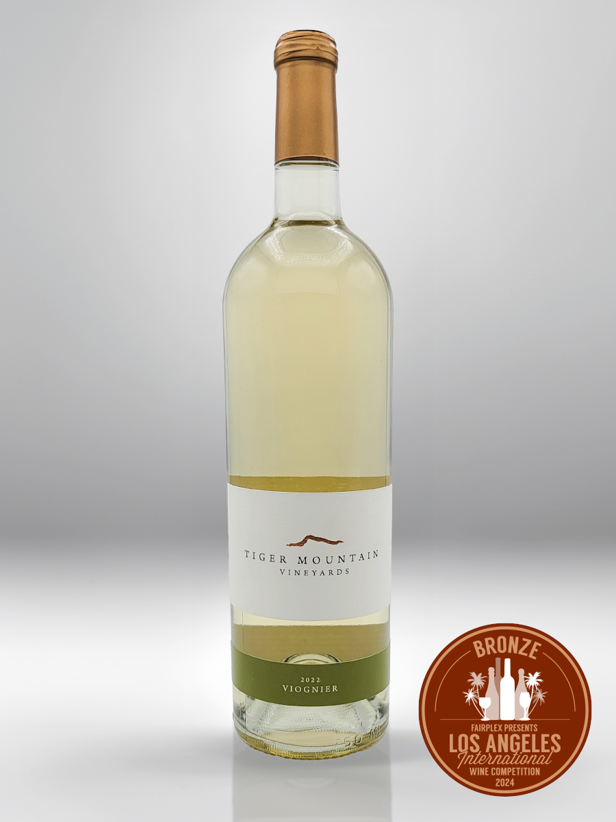 A bottle of wine with a bronze award from los angeles