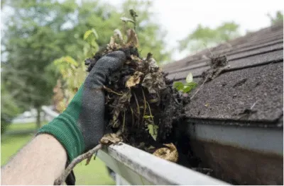 gutter unclogging pewaukee