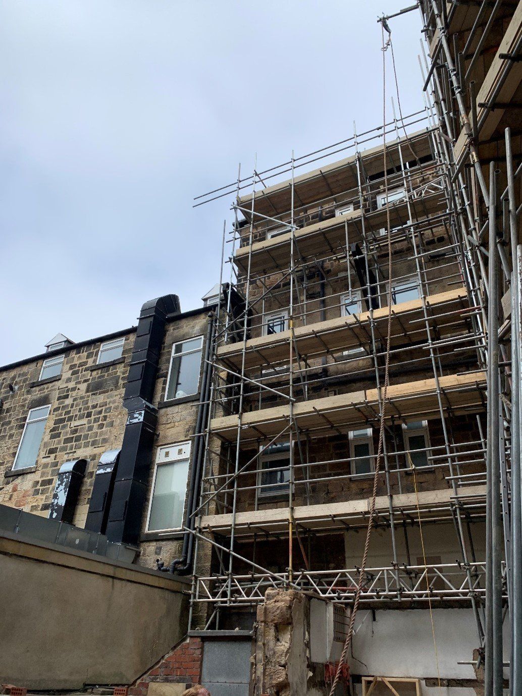 Man putting up Scaffolding on a terraced house