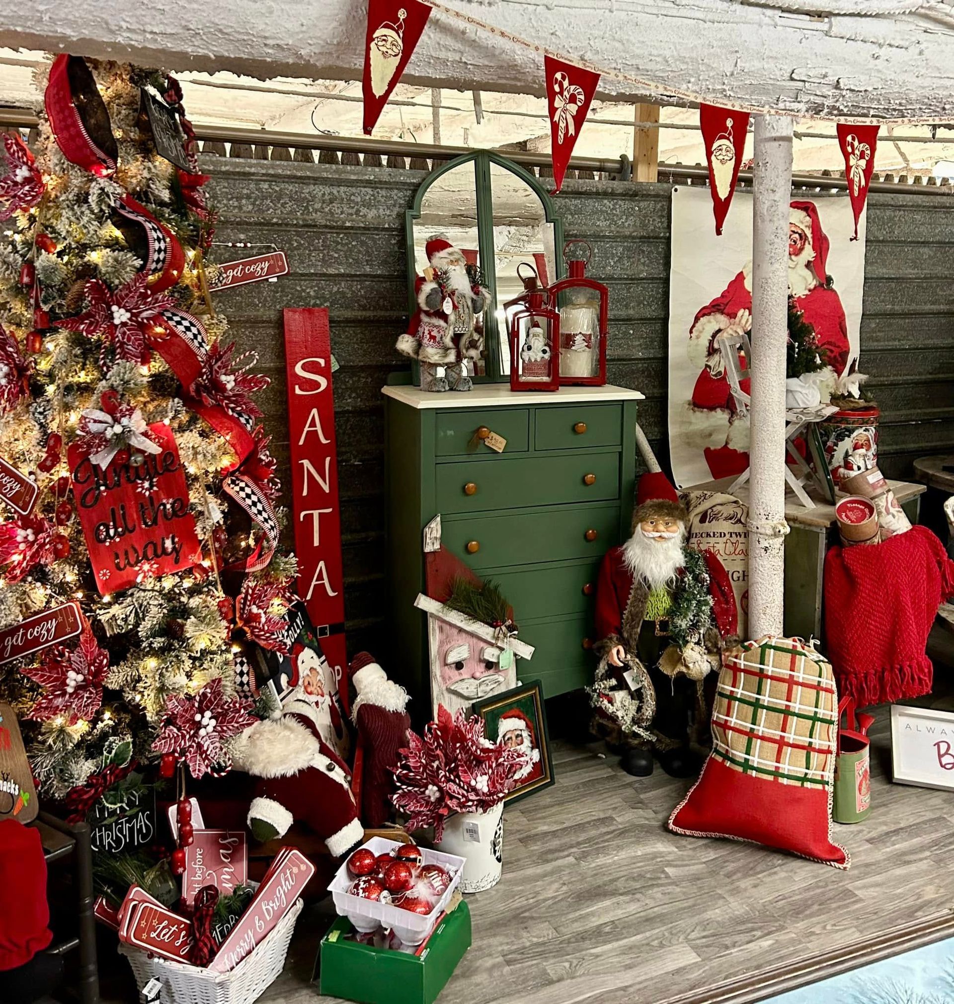 A room filled with christmas decorations and a christmas tree.