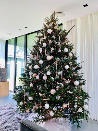 Elegant Christmas tree in Miami Beach