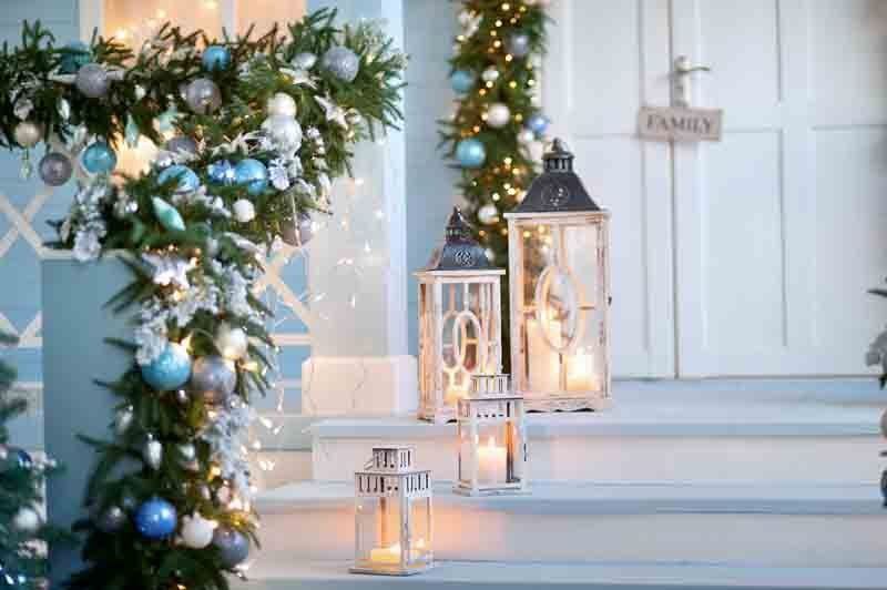 Christmas front door display in Miami