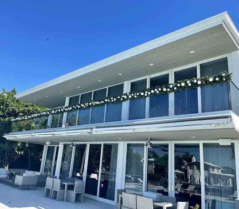 Custom outdoor Christmas garland in Miami Beach home