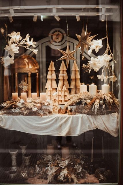 luxury Christmas tree design Miami; custom holiday tree Miami; high-end holiday
decor
