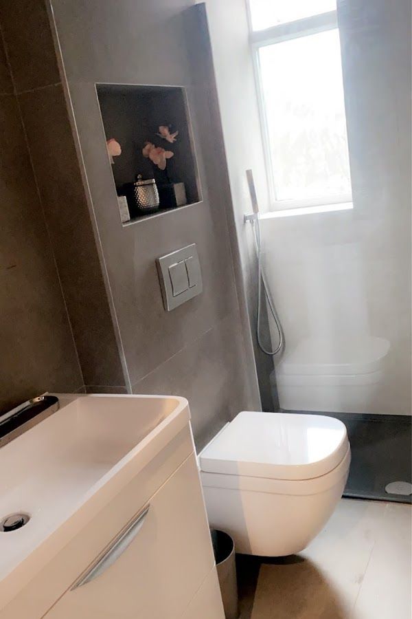 An amazing, completed bathroom renovation, freshly tiled by Master Tiling in London