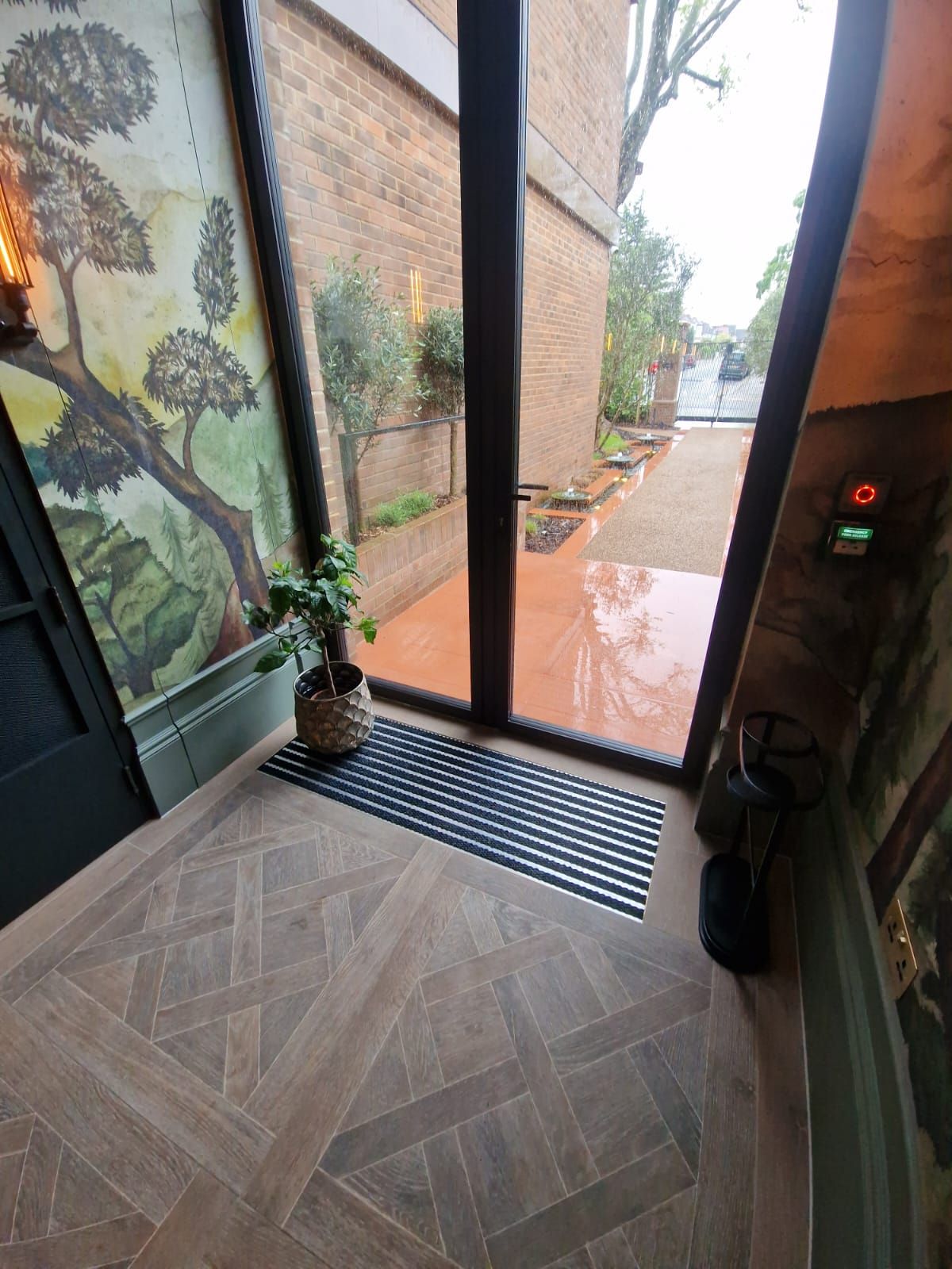 Stairway entrance to a lovely UK home in Ruislip, London. Freshly tiled by a master tiler