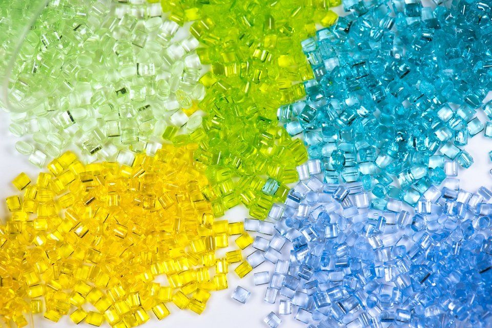 Granuli plastici colorati