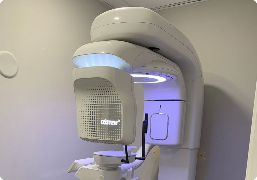 A dental x-ray machine is sitting in a room.