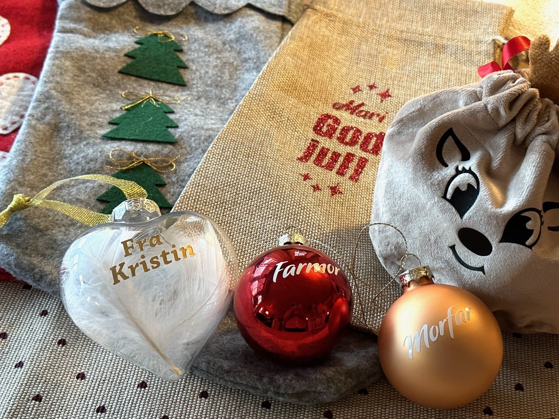 Personlige gaver, flasker, vinpose, glass, handlenett, toebag, t-skjorte