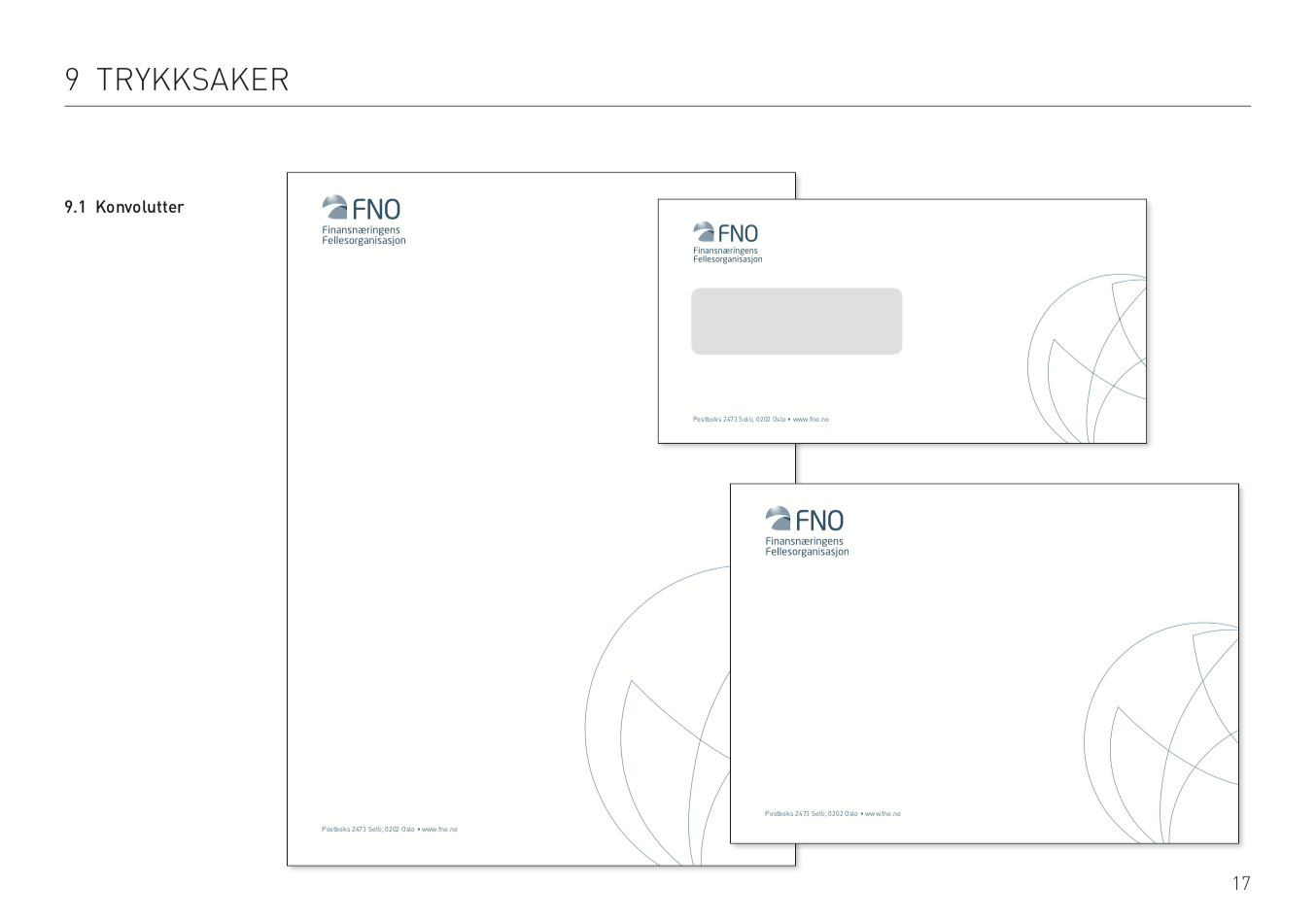 En hvit konvolutt med et vindu og et visittkort på hvit bakgrunn.