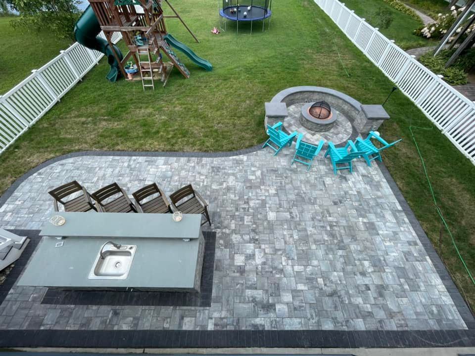 Spacious outdoor kitchen and patio area designed for entertaining in Maryland by Xscape 2 Nature