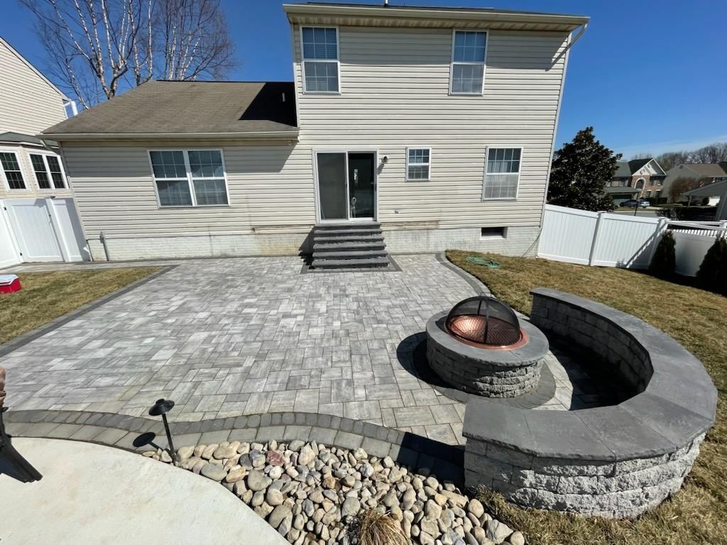There is a fire pit in the backyard of a house.