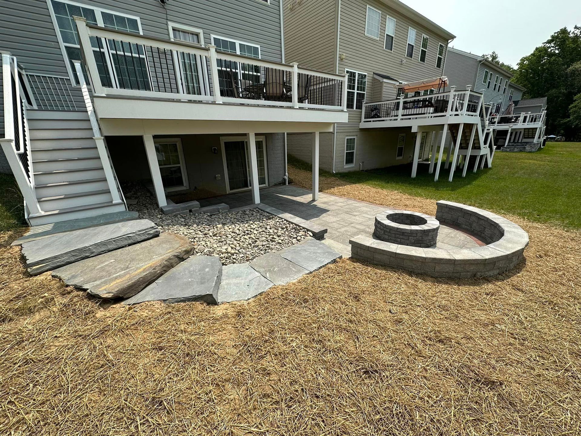 There is a fire pit in the backyard of a house.