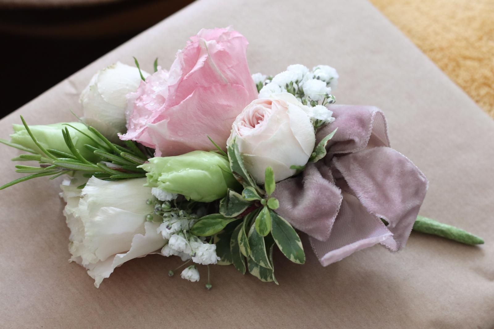 A close up of a bouquet of flowers on a table.