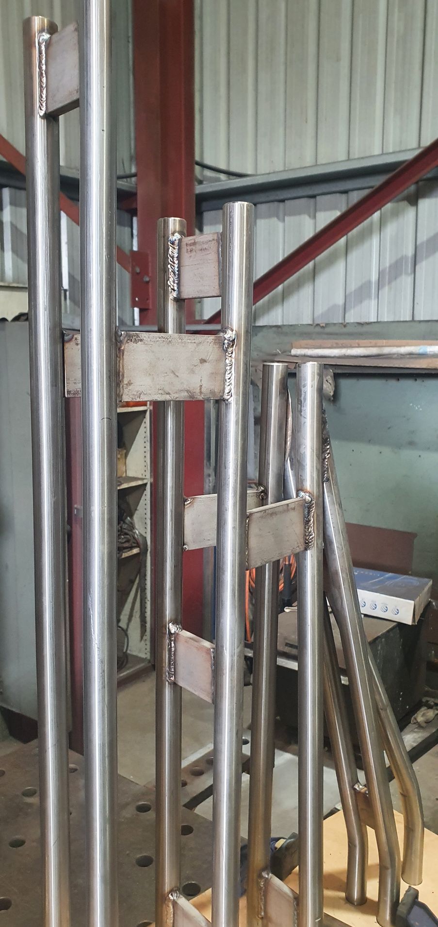 A bunch of metal pipes are sitting on top of each other in a room.