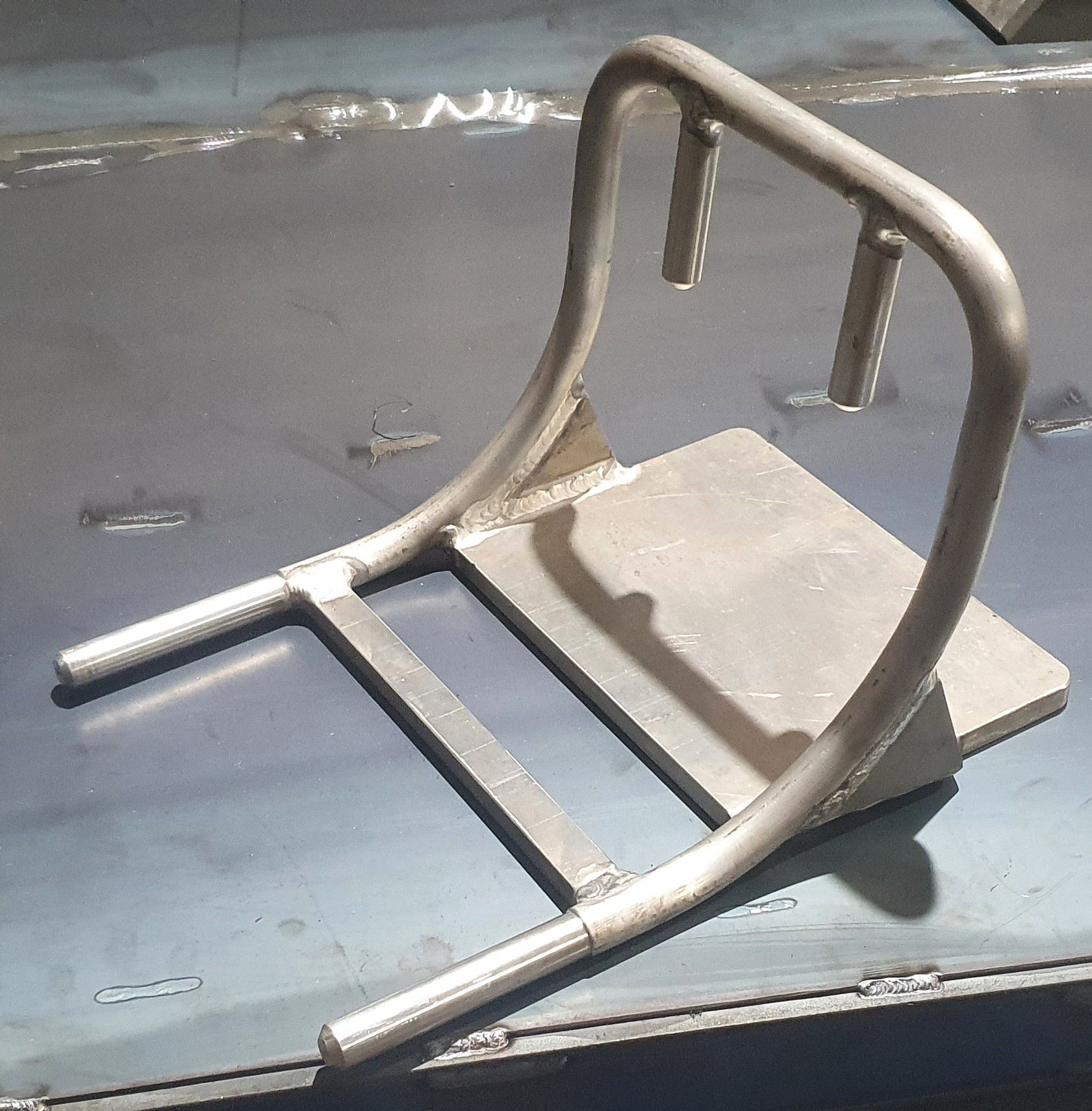 A piece of metal sitting on top of a metal surface