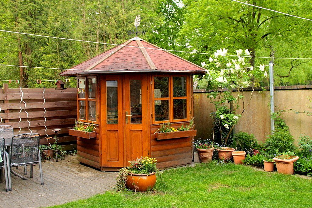 Zum Eulennest gehört ein Gartenpavillon zum Verweilen