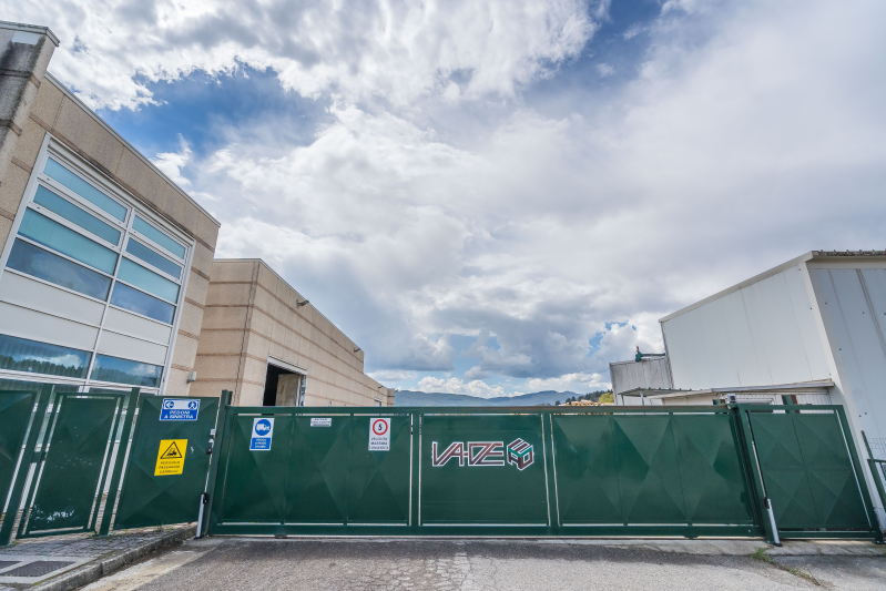 esterno capannone Vade