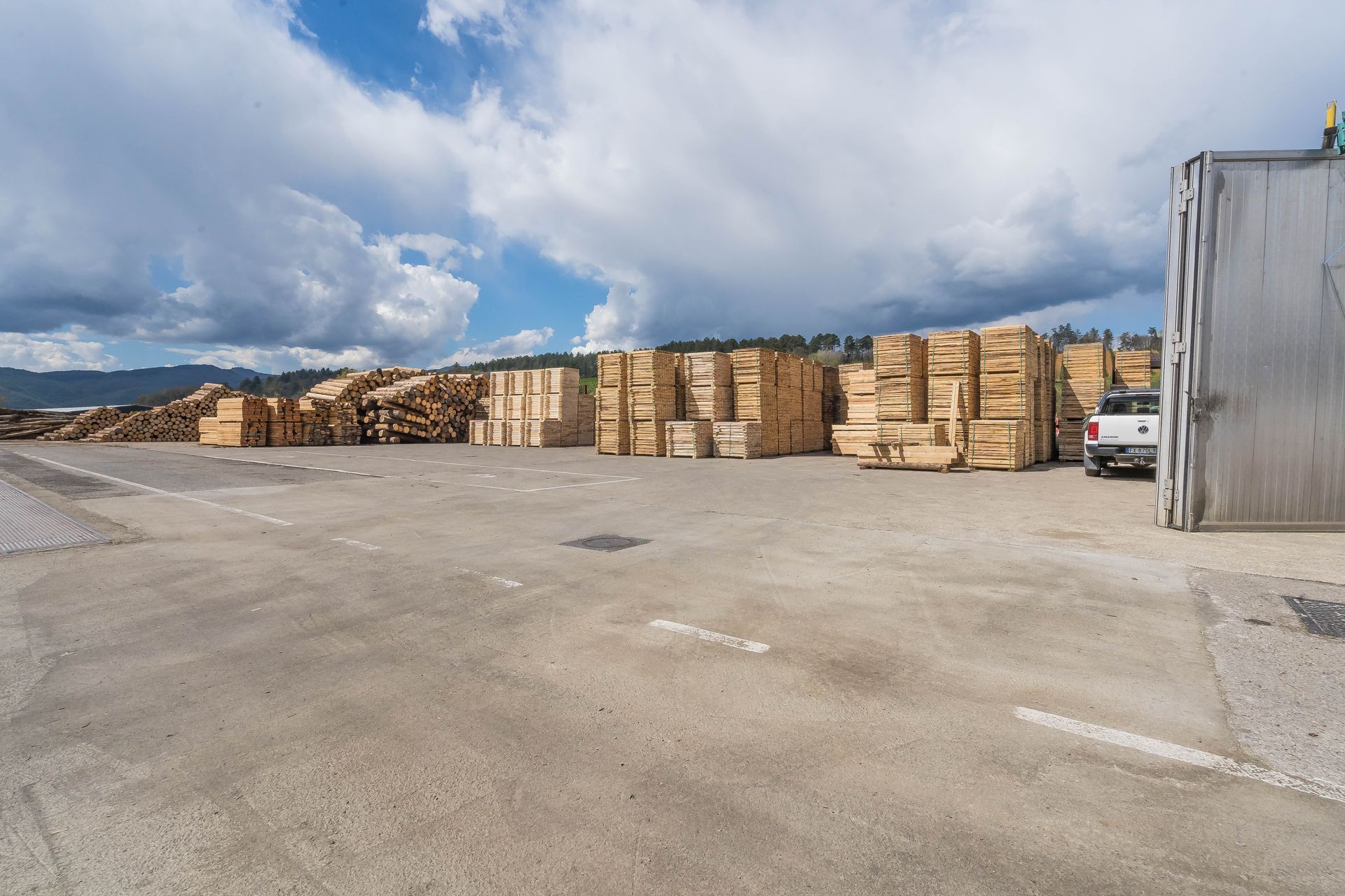 spazio esterno con legname