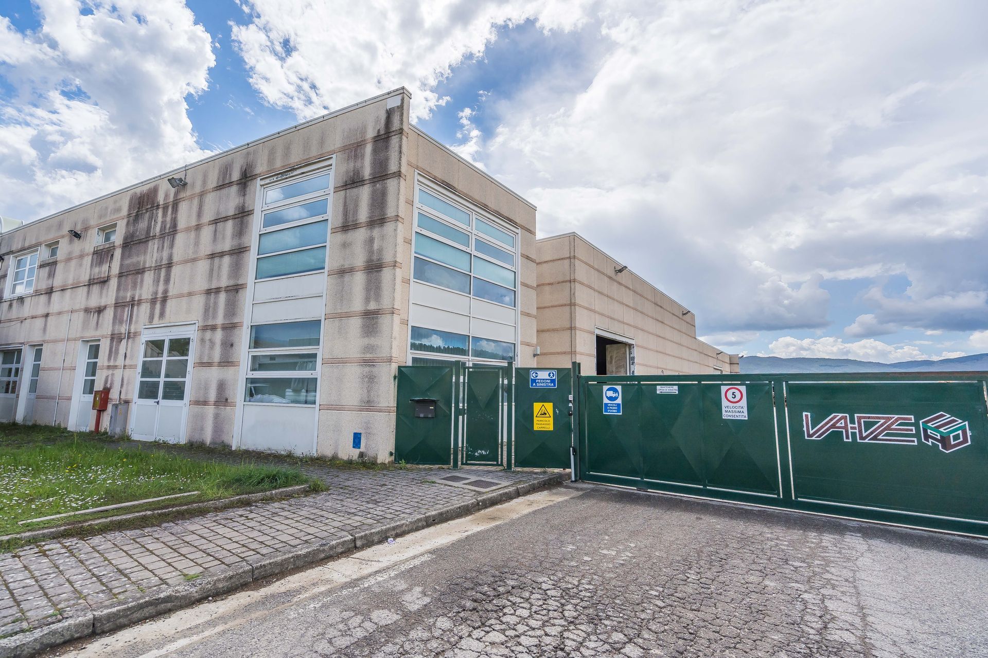 struttura esterna ripresa dal basso