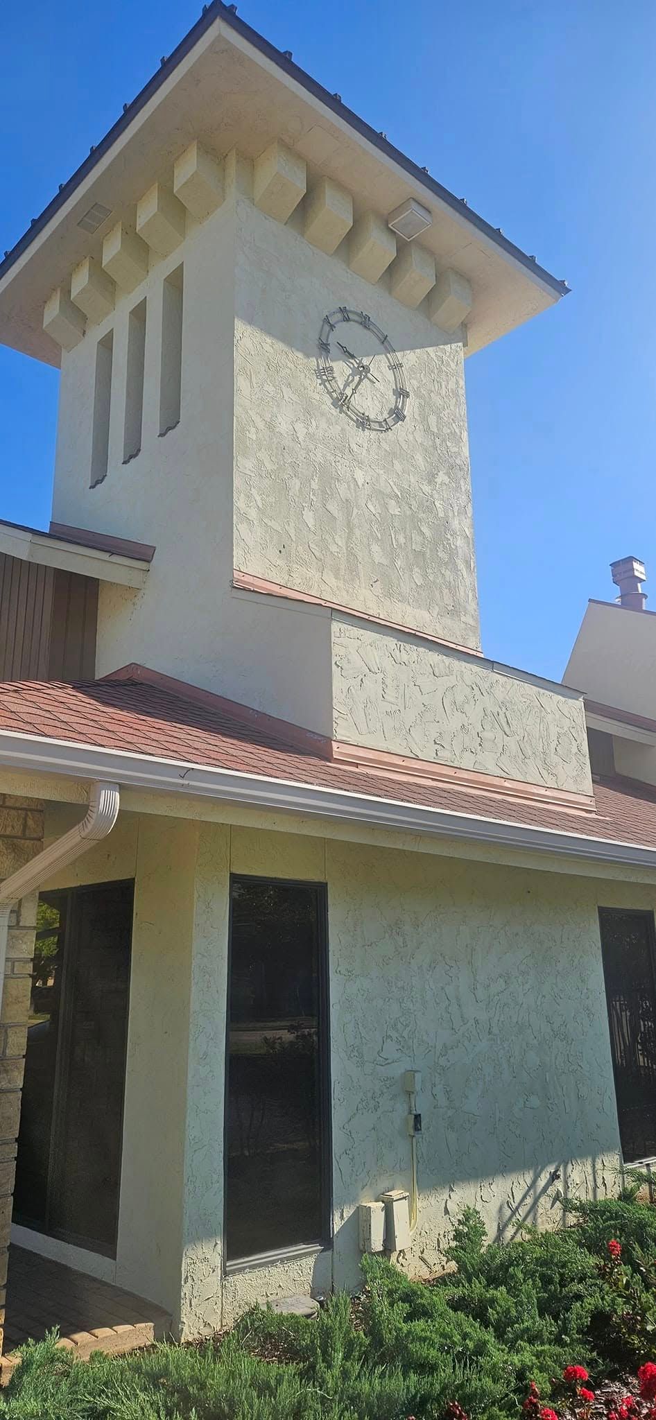 A white building with a clock tower on top of it