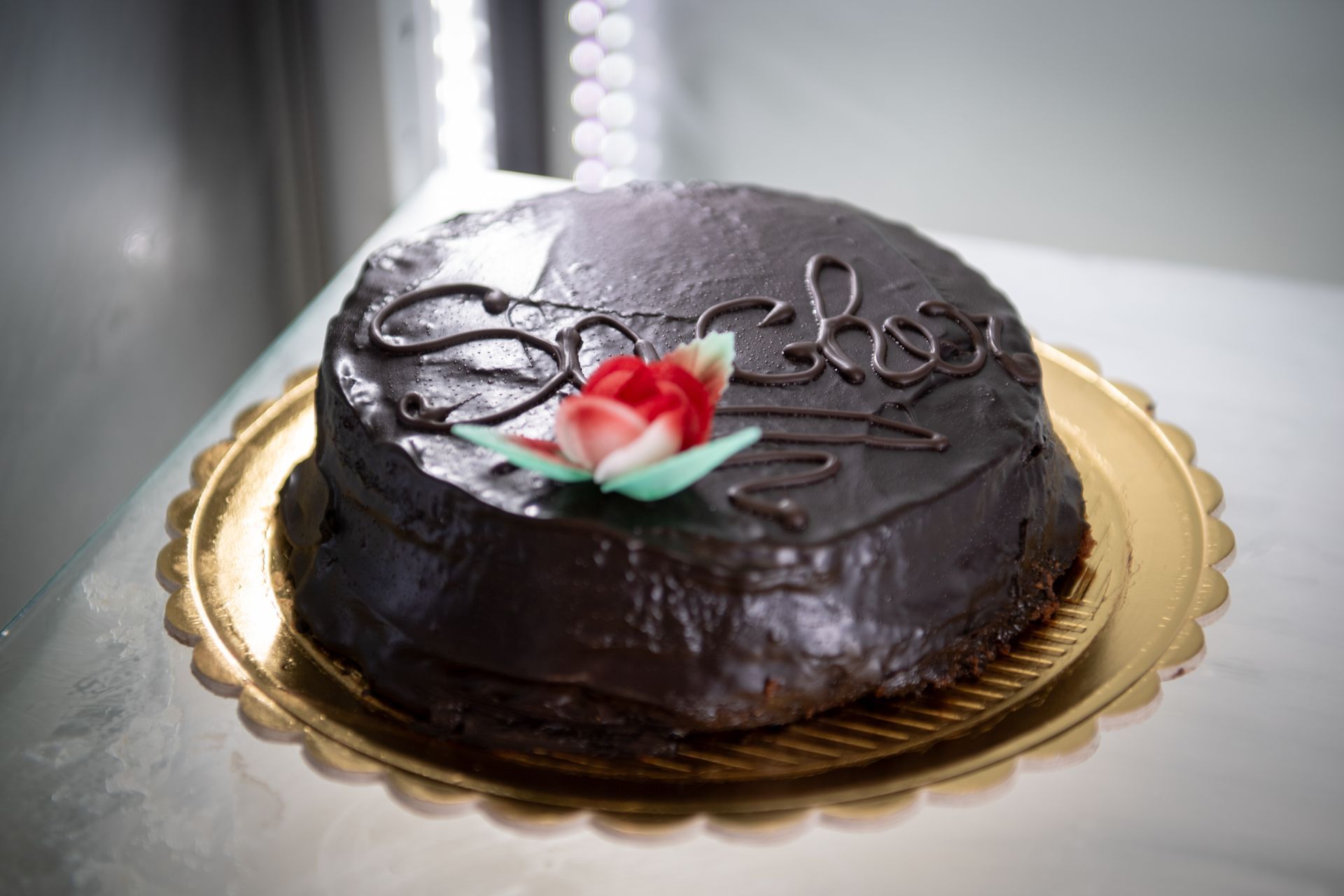 Torta ricoperta al cioccolato