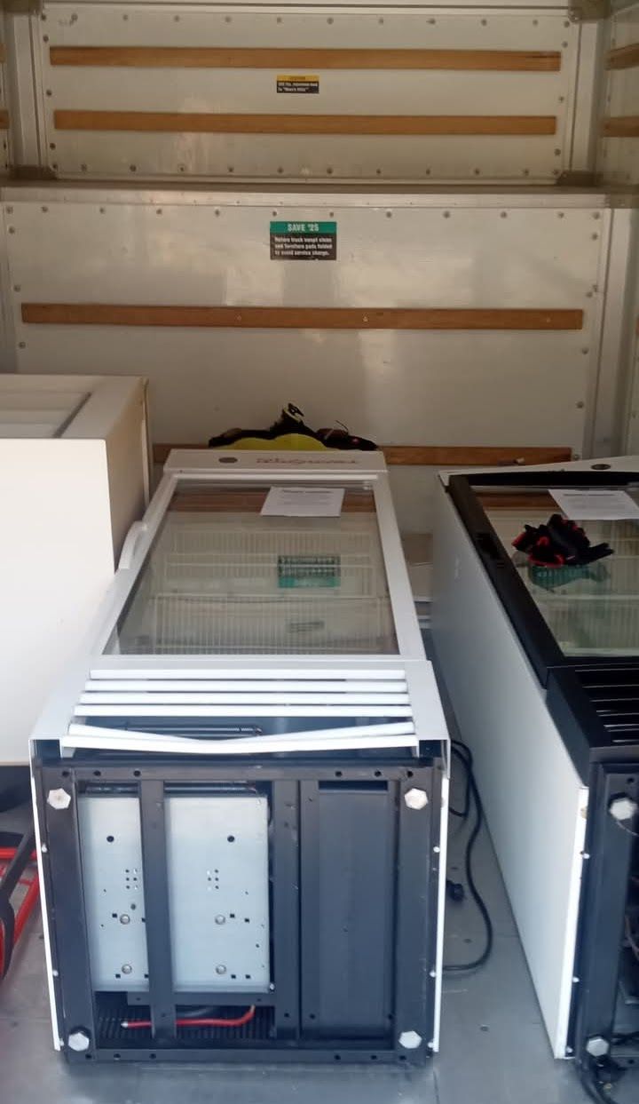 A refrigerator is sitting in the back of a truck.