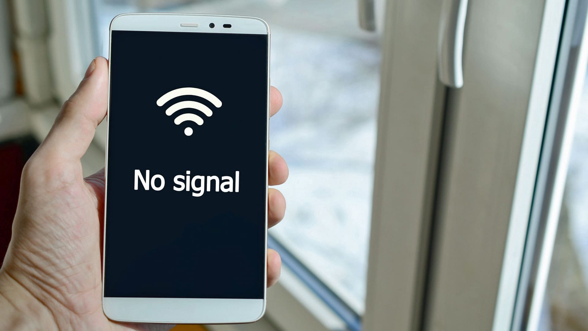Photo of a smartphone displaying a no signal message