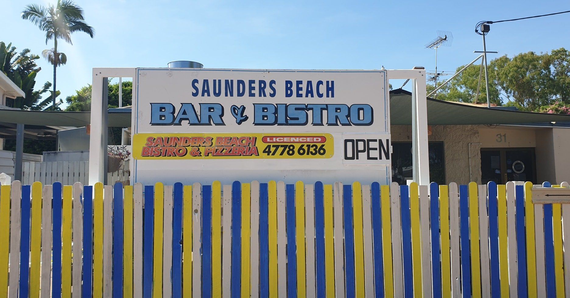 Saunders Beach Bistro and Pizzeria | Takeaway Restaurant | Dine In | Pizza Restaurant | Bistro Food|