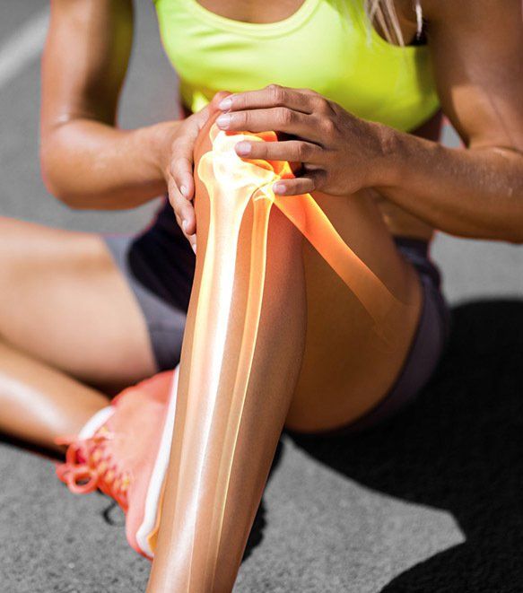Athlete Suffering From Knee Pain — Chiropractor