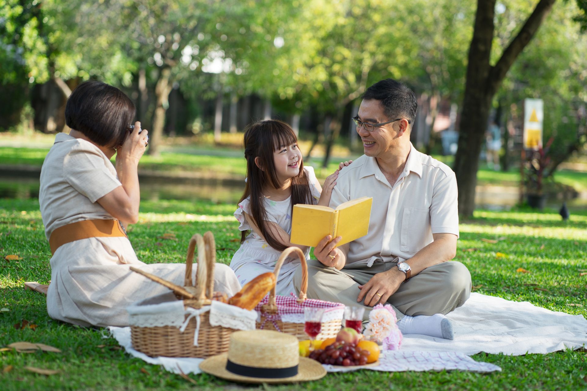 By knowing how to respond calmly to signs of allergies, a child safely enjoys a sunny picnic with her grandparents at the park.
