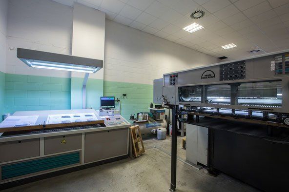 dei macchinari industriali in una tipografia