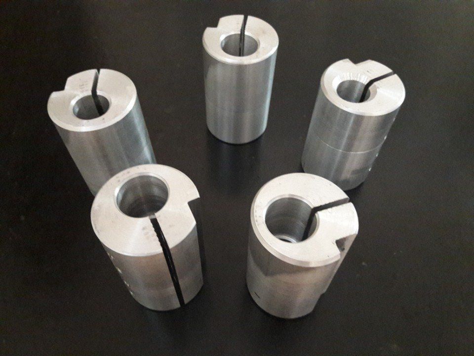 componenti metallici di macchine industriali