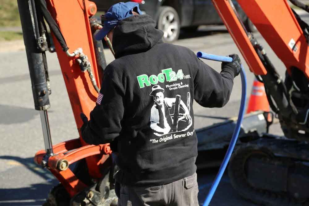A man wearing a black hoodie with the word rod on it