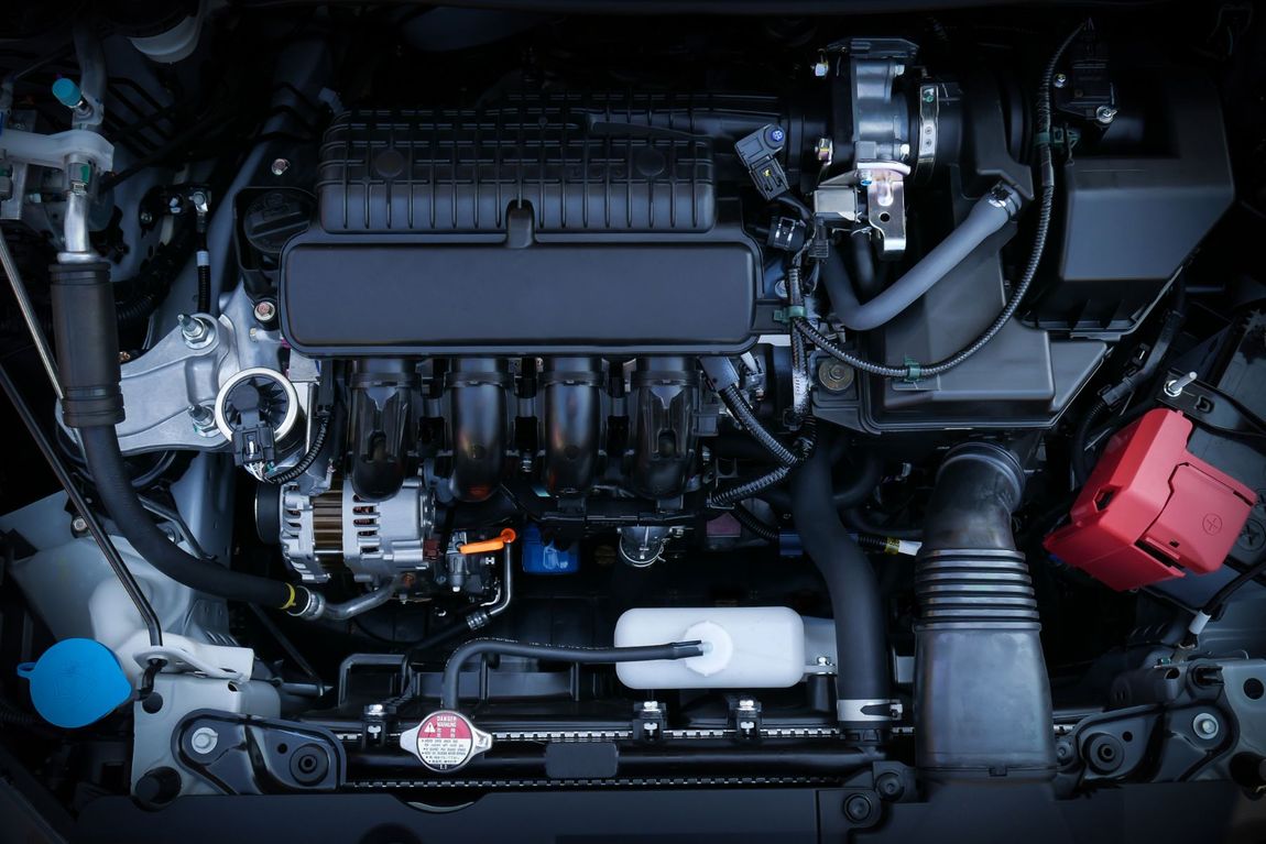 motore e altre componenti dei un'automobile