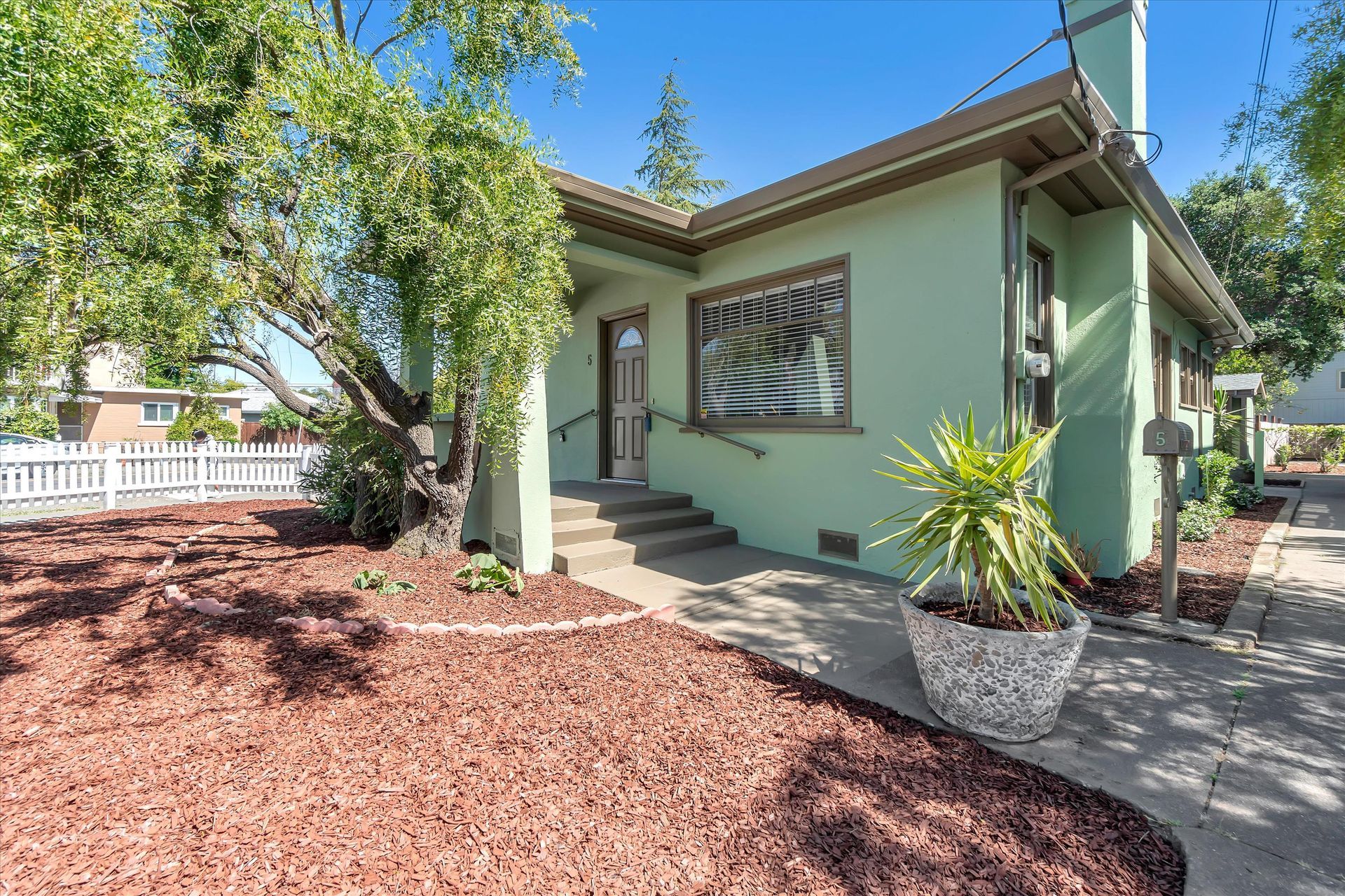 White House — San Francisco, CA — Laurel Realty & Investment